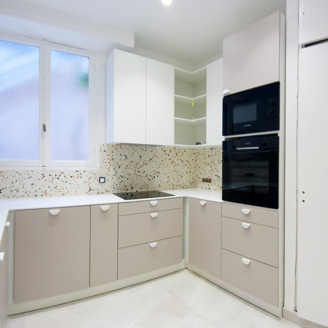 Appartamento a 3 stanze completamente ristrutturato - Interni ordinati con vista sul mare - Appartamenti da affittare a MonteCarlo