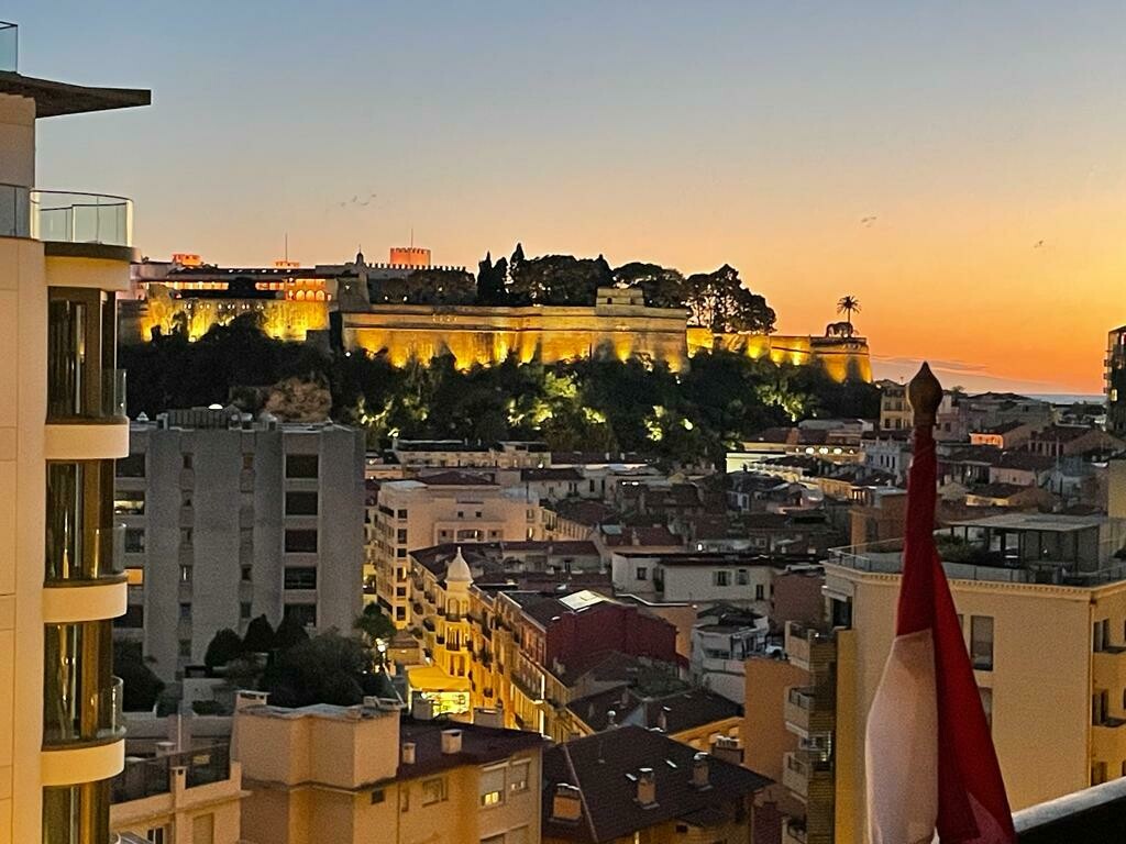 AFFITTO STAGIONALE / AMPIO MONOLOCALE CON VISTA MARE - Appartamenti da affittare a MonteCarlo