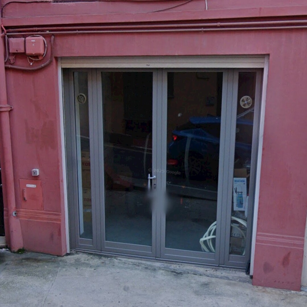 Locale con accesso diretto alla strada - Appartamenti da affittare a MonteCarlo