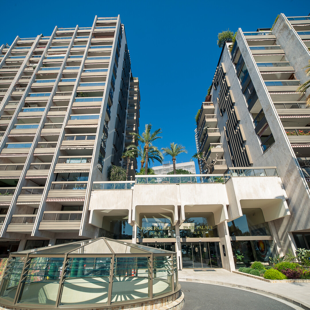 PALAZZO DEL PARCO: STUDIO - TERRAZZA - CANTINA - PARCHEGGIO