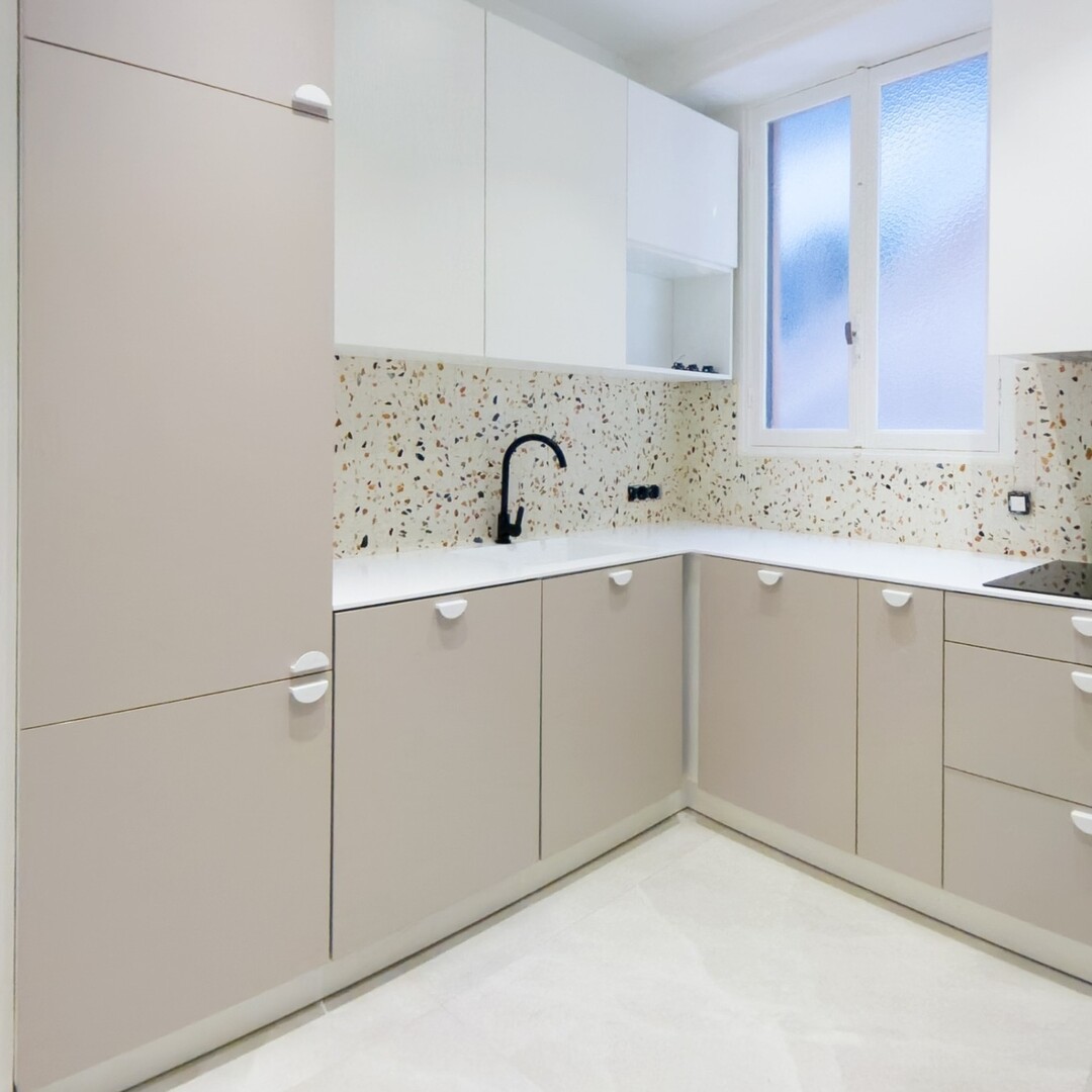 Appartamento a 3 stanze completamente ristrutturato - Interni ordinati con vista sul mare