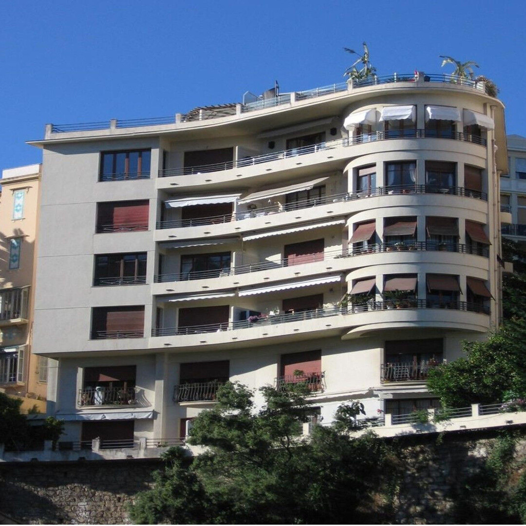 Piccolo condiminio nel centro Entrata, soggiorno, 2 camere, cucina, bagno, balcone 1 cantina