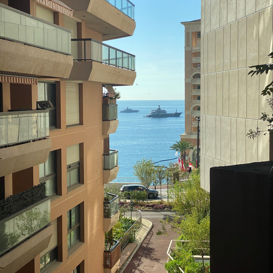 MONTE CARLO SUN: UFFICIO