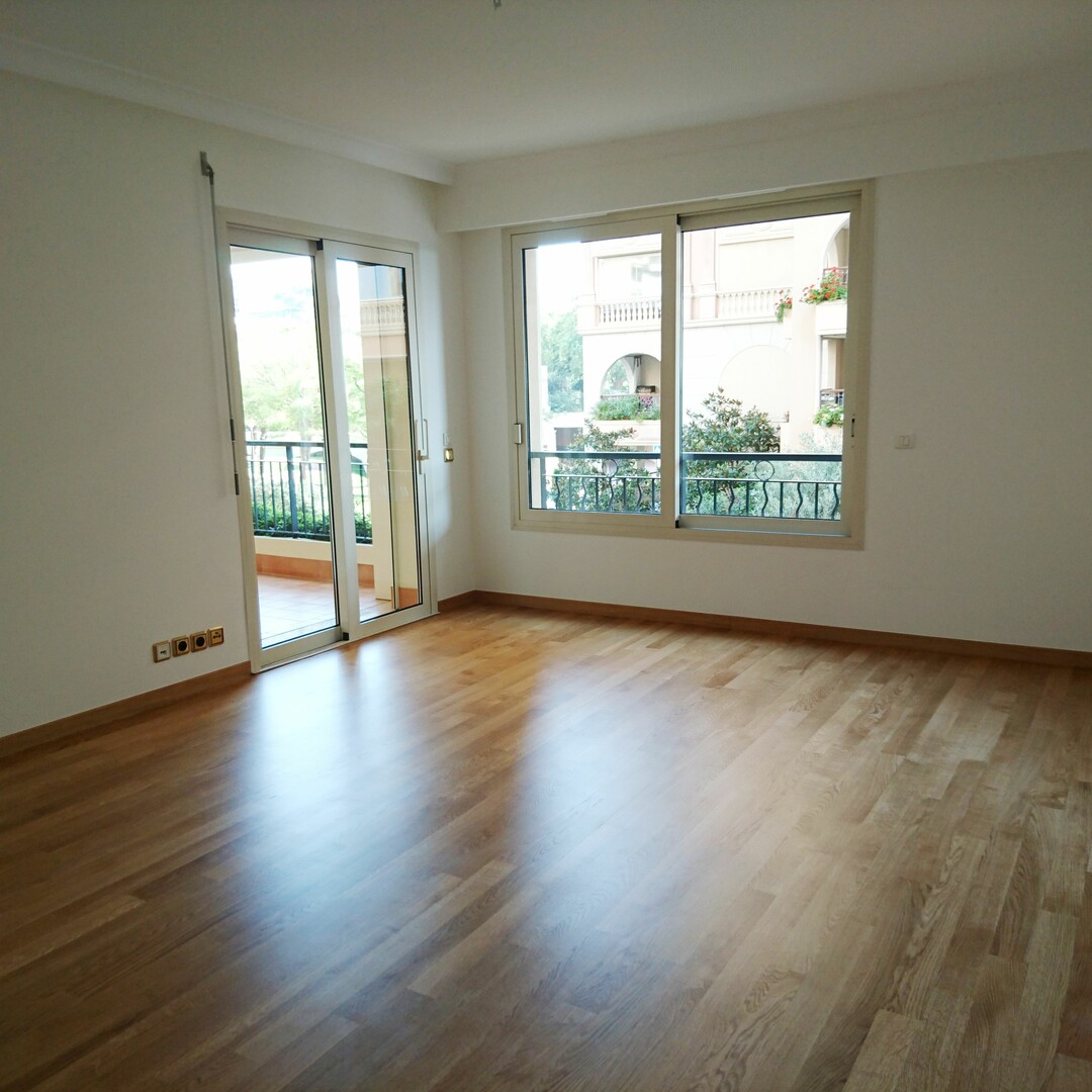 Fontvieille : 2 STANZE - LOGGIA - VISTA LIBERA