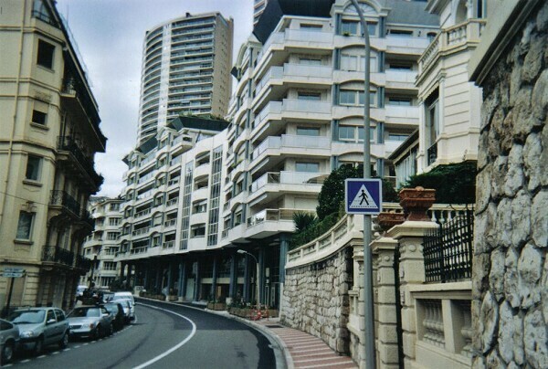 LAROUSSE / AMPI UFFICI DI LUSSO / 2 POSTI AUTO