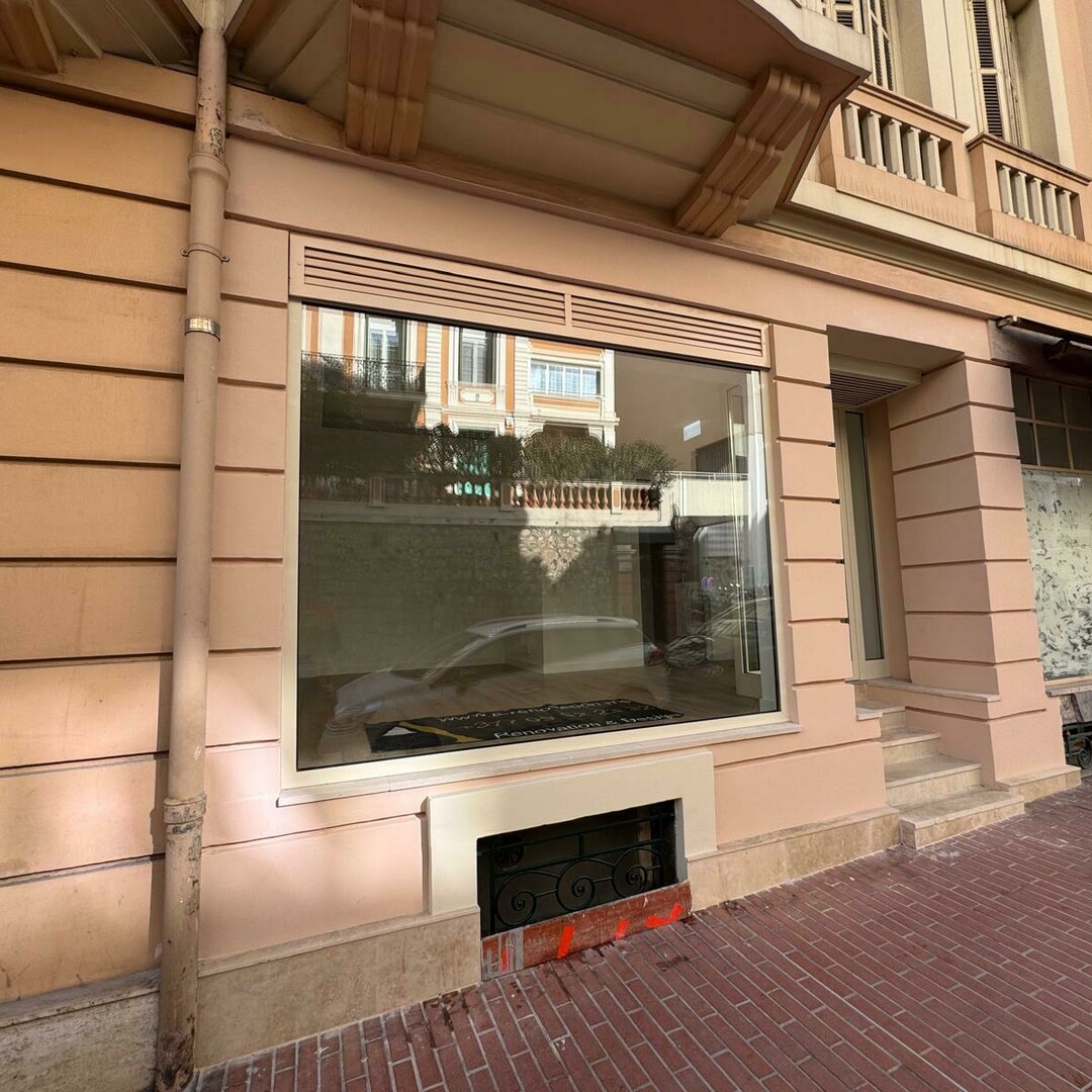 Boulevard d'ITALIE / UFFICIO CON FINESTRA