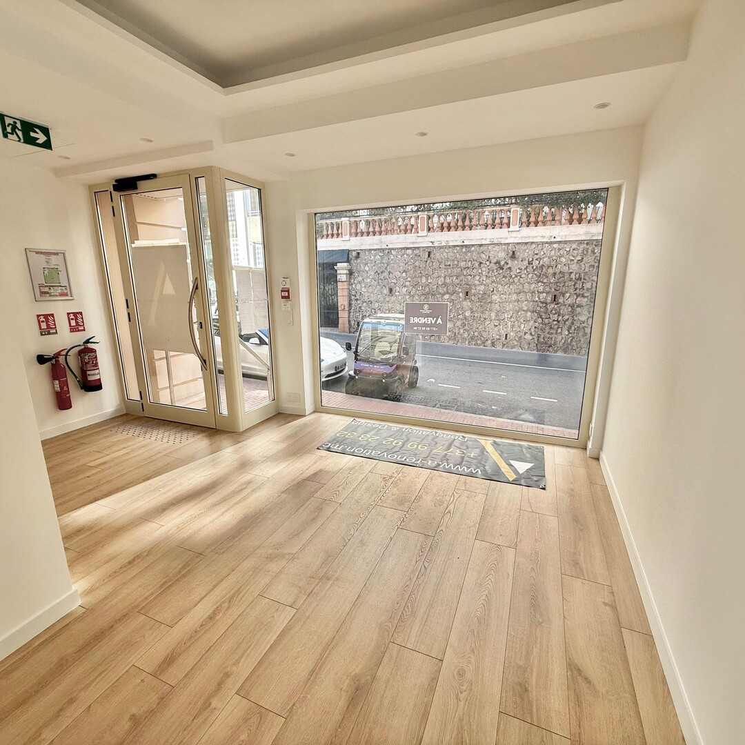 Boulevard d'ITALIE / UFFICIO CON FINESTRA