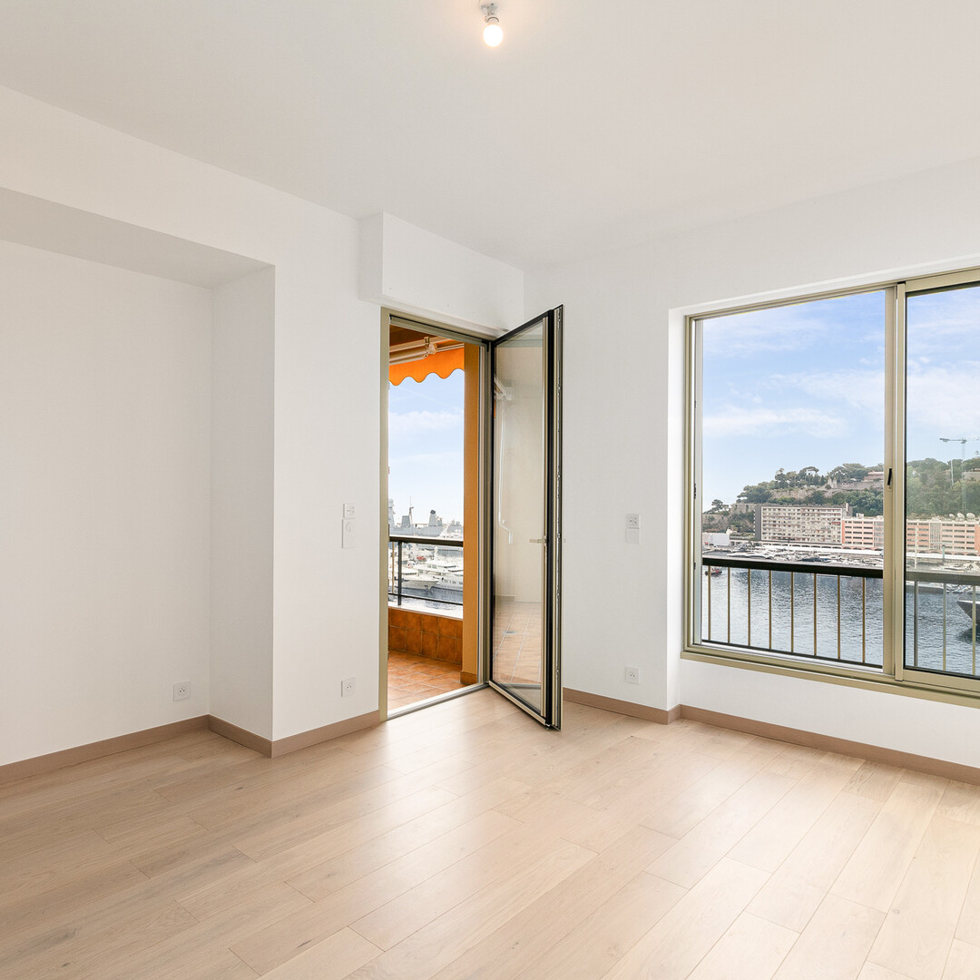 Locazione Esclusiva di 2 locali ristrutturato con vista mare Montecarlo Porto