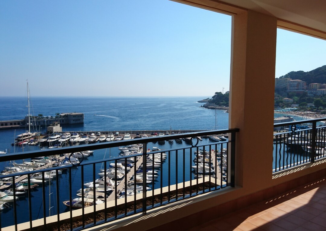 SUPERBO APPARTAMENTO DI 4 STANZE - FONTVIEILLE - VISTA MARE