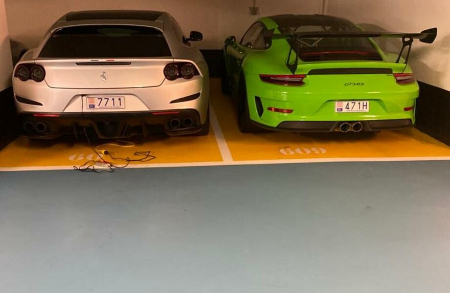 Double parking spacieux dans le centre