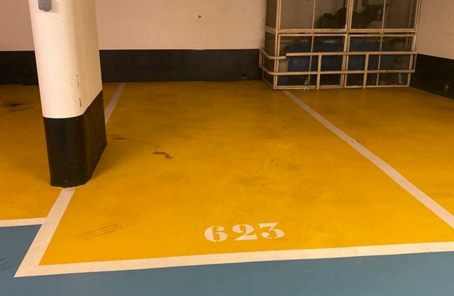 Spacieux parking dans le centre