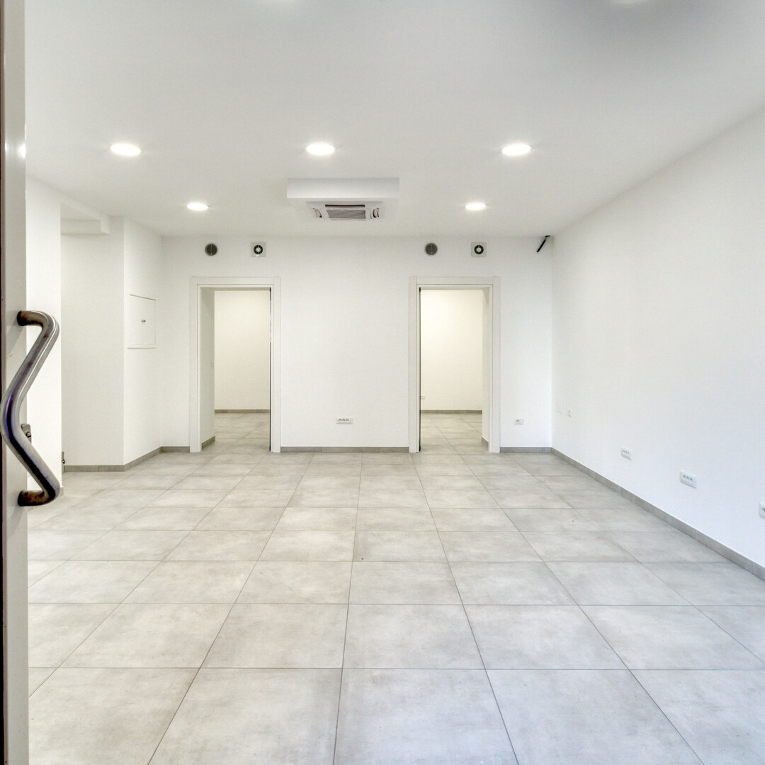 Locale commerciale con vetrina, nel cuore della Condamine