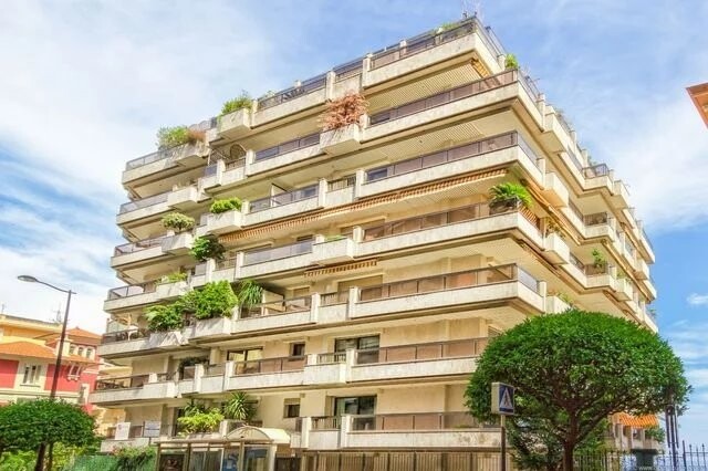 BEVERLY PALACE - Moneghetti - Monolocale con Giardino Privato