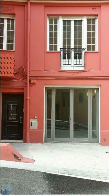 Locale con accesso diretto alla strada