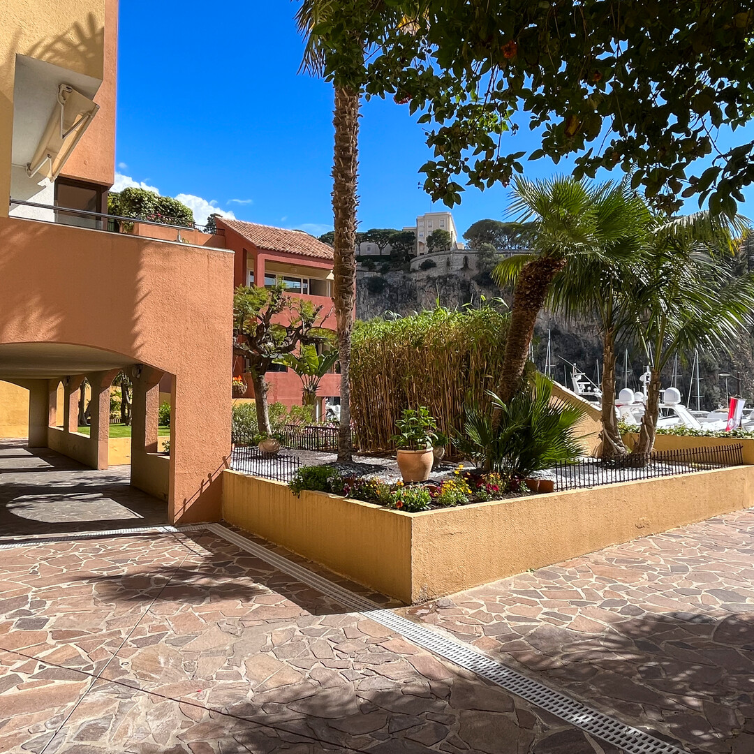 Ufficio indipendente con vetrina