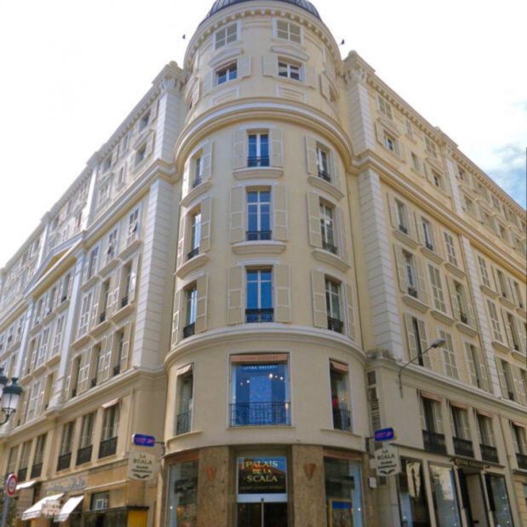 LOCAL AVEC VITRINE LOCATION BAIL PRÉCAIRE
