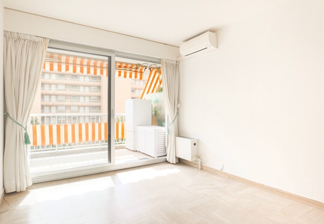 AMPIO MONOLOCALE CON TERRAZZA