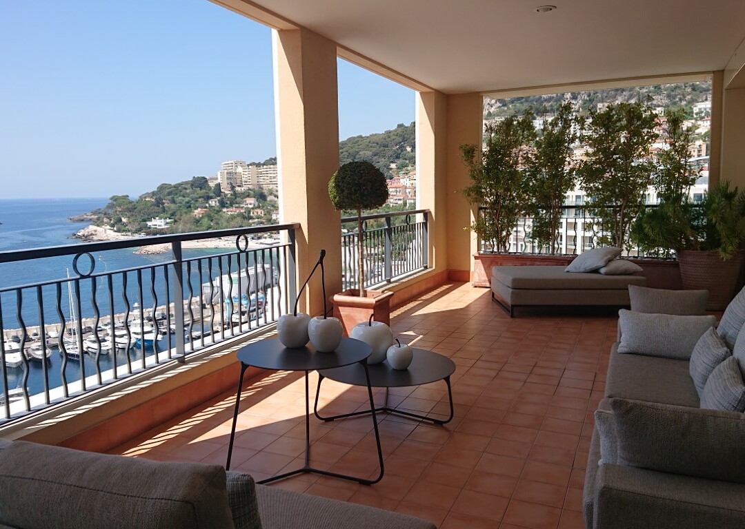 4 CAMERE CON PISCINA E GIARDINO PRIVATO