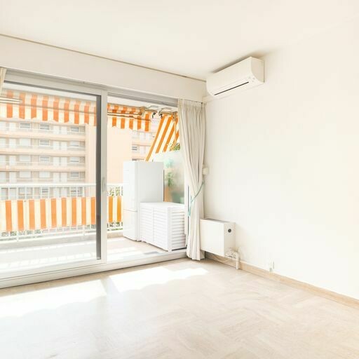AMPIO MONOLOCALE CON TERRAZZA