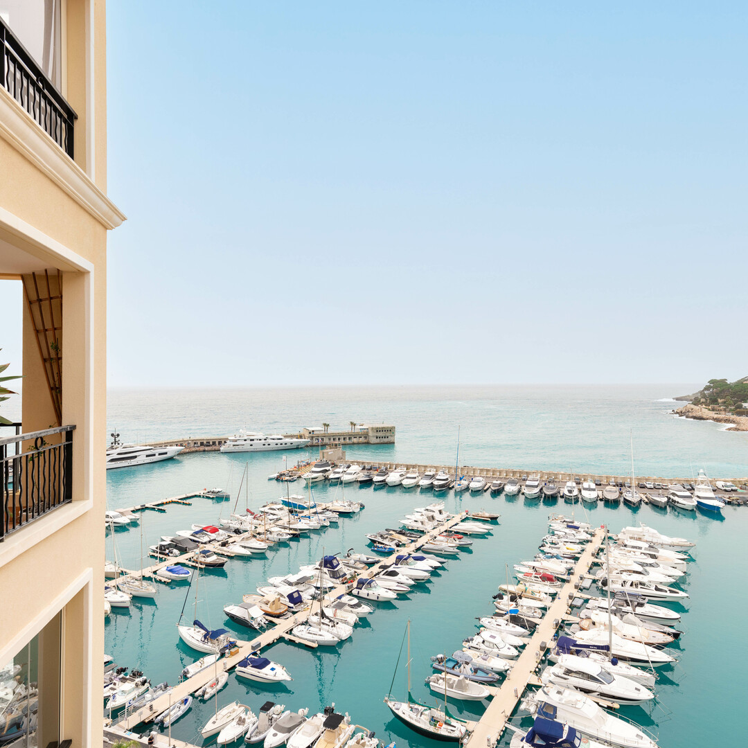 MAESTOSO APPARTAMENTO 5 CAMERE DA LETTO CON PISCINA E VISTA MARE