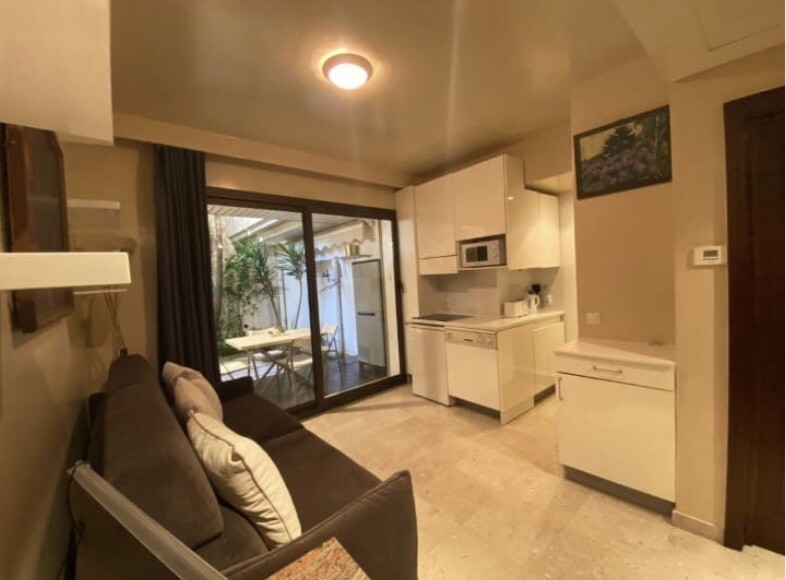 STUDIO CON GIARDINO PRIVATO