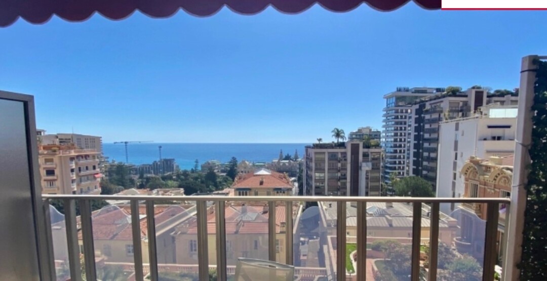 Appartamento completamente arredato con 2 camere da letto e viste splendide