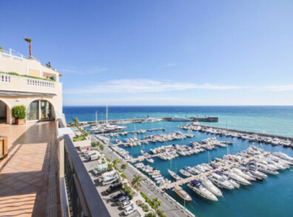 Appartamento familiare con vista sul mare e piscina privata