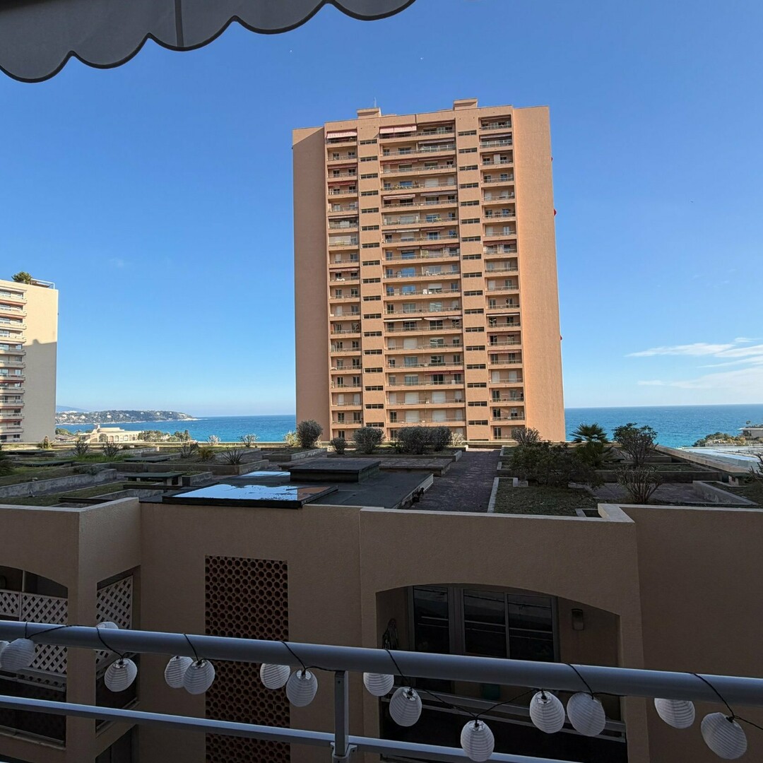 Appartamento a 3 stanze completamente ristrutturato - Interni ordinati con vista sul mare - Appartamenti da affittare a MonteCarlo