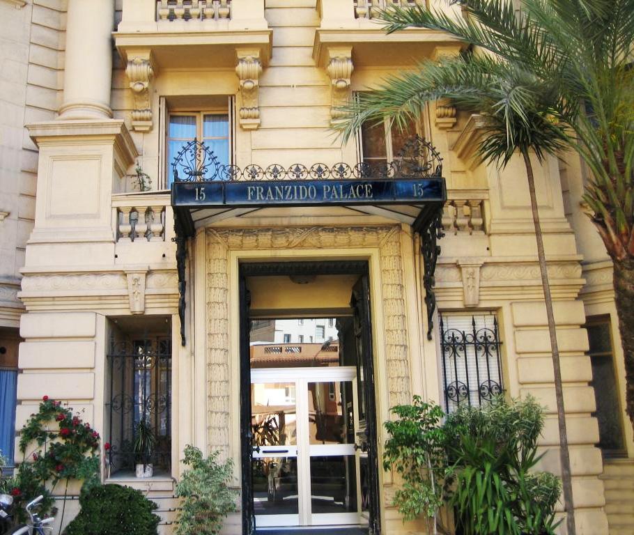 Sole Agent – High-end renovated luxury apartment with sea view