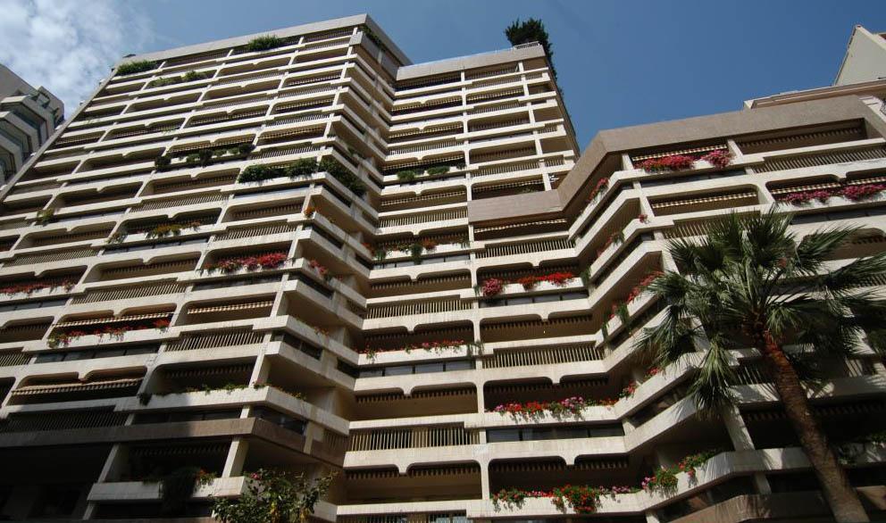 Sole Agent – High-end renovated luxury apartment with sea view