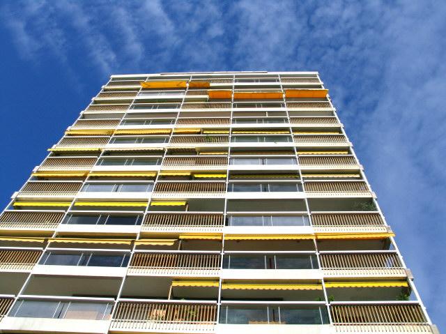 Sole Agent – High-end renovated luxury apartment with sea view