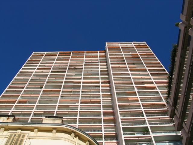 Sole Agent – High-end renovated luxury apartment with sea view